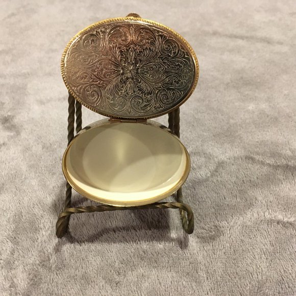 VINTAGE FRAGONARD LIMOGES COURTING COUPLE PILL BOX AND A MINIATURE VASE - Picture 7 of 13